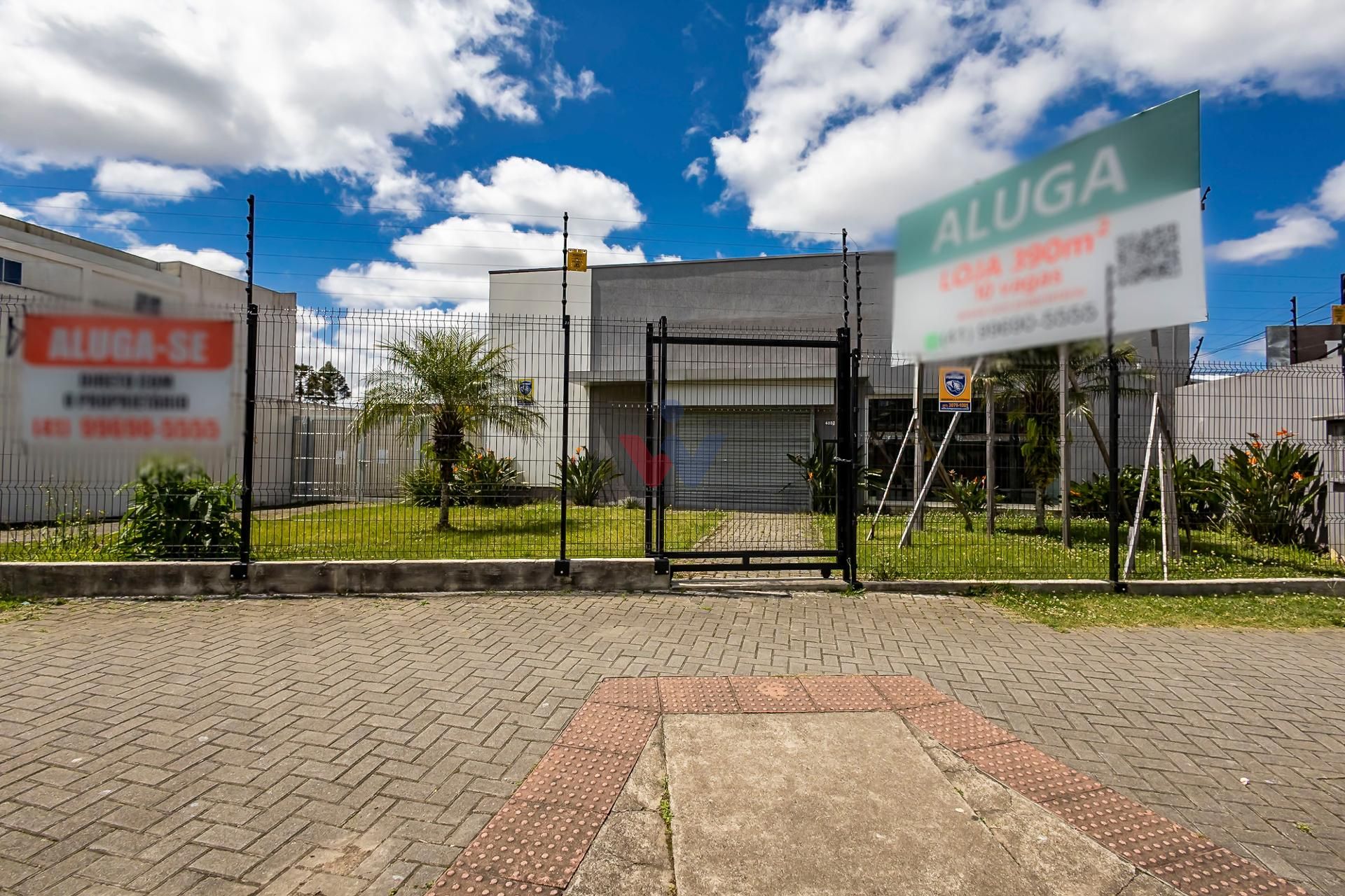 Loja comercial para locação no Xaxim na Rua Francisco Derosso