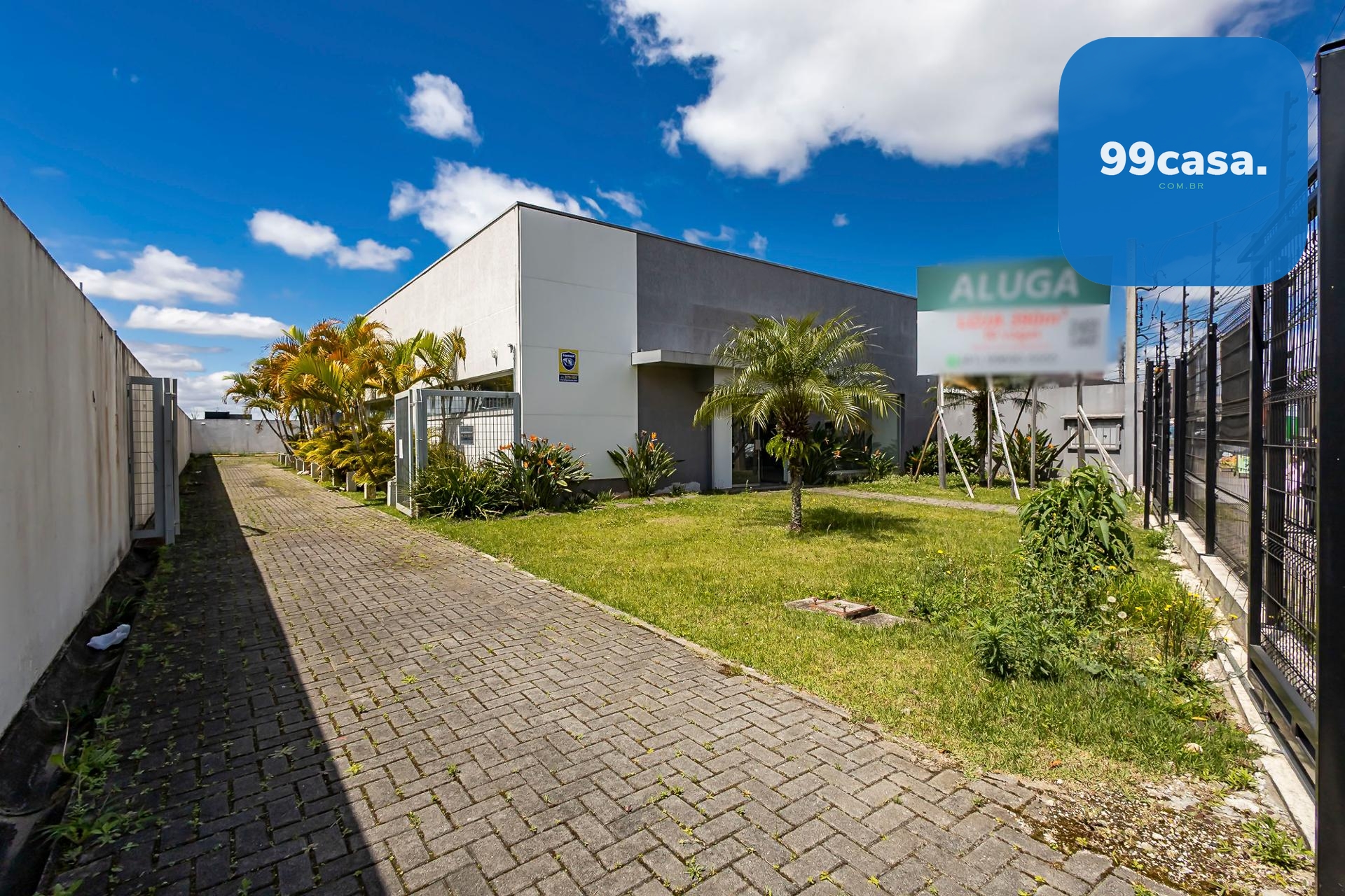 Loja comercial para locação no Xaxim na Rua Francisco Derosso