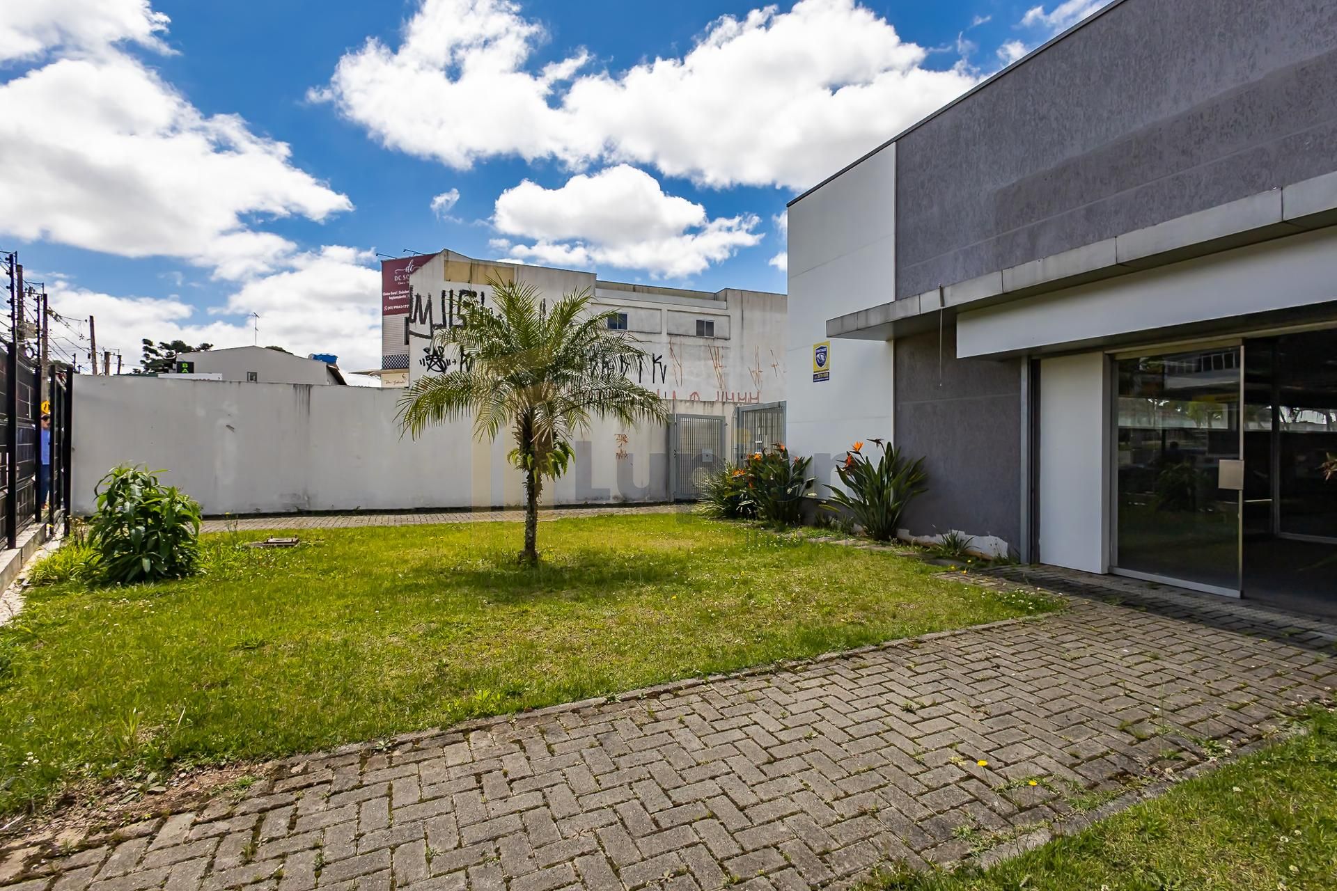 Loja comercial para locação no Xaxim na Rua Francisco Derosso