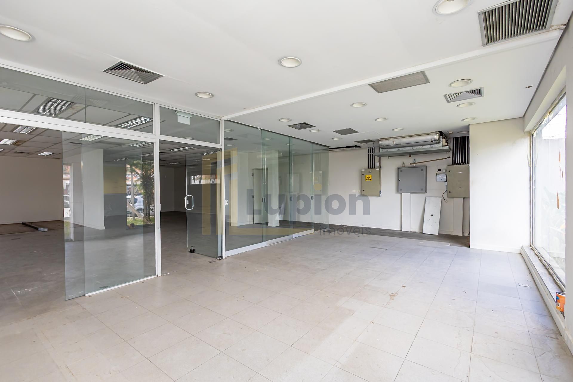 Loja comercial para locação no Xaxim na Rua Francisco Derosso