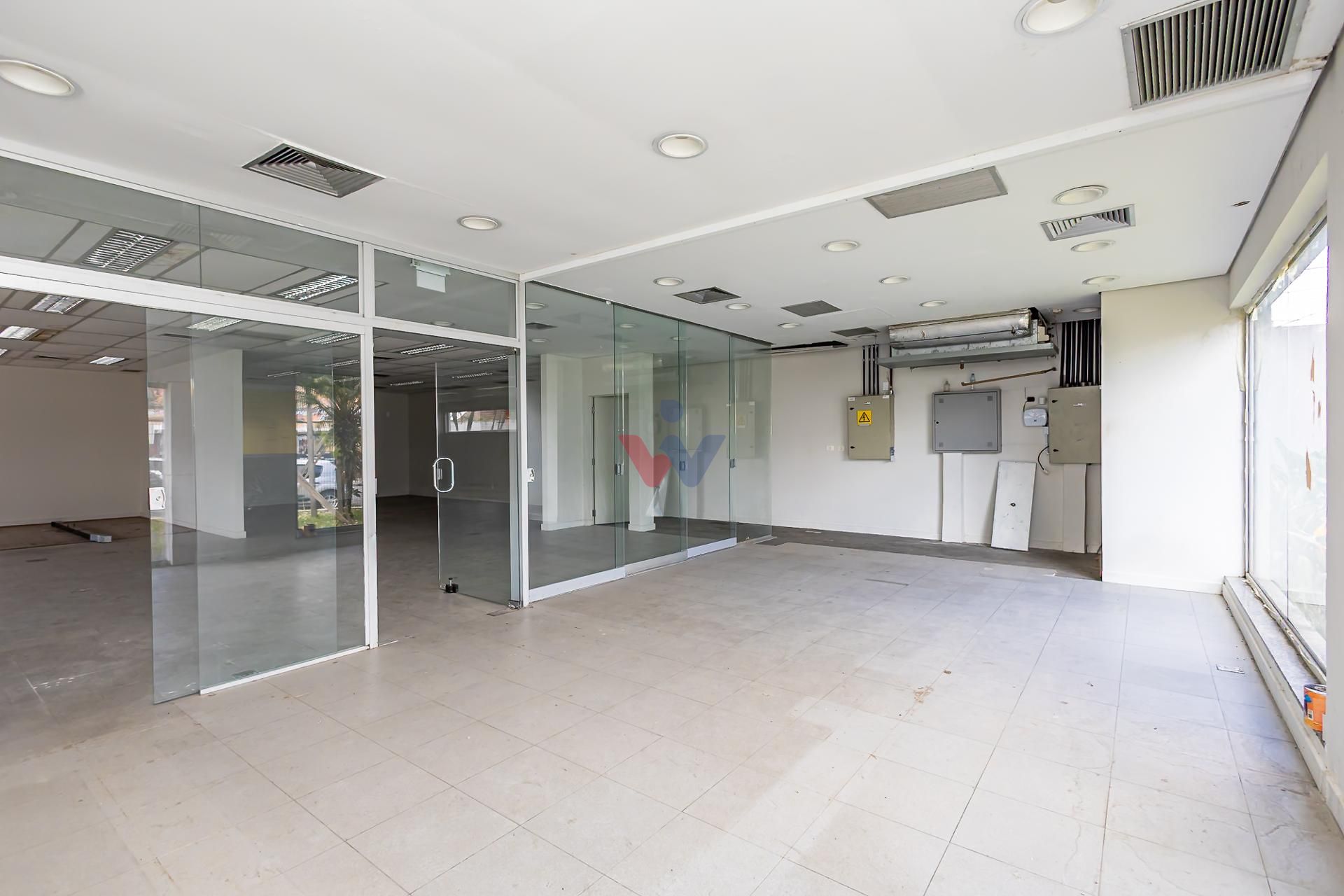 Loja comercial para locação no Xaxim na Rua Francisco Derosso