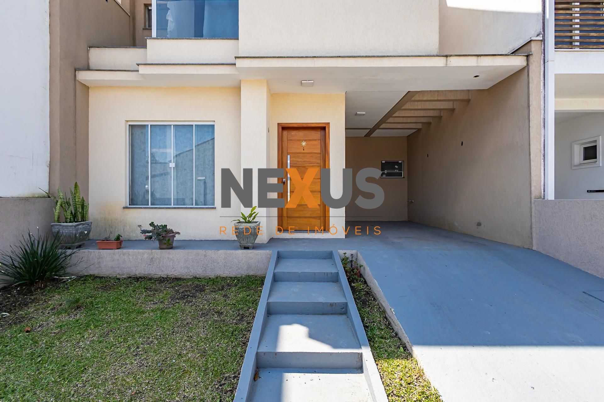 Sobrado à Venda no Vista Alegre em condomínio fechado - CURITI...