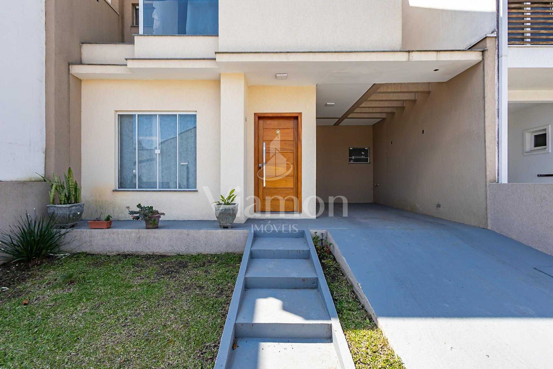 Sobrado à Venda no Vista Alegre em condomínio fechado - CURITI...