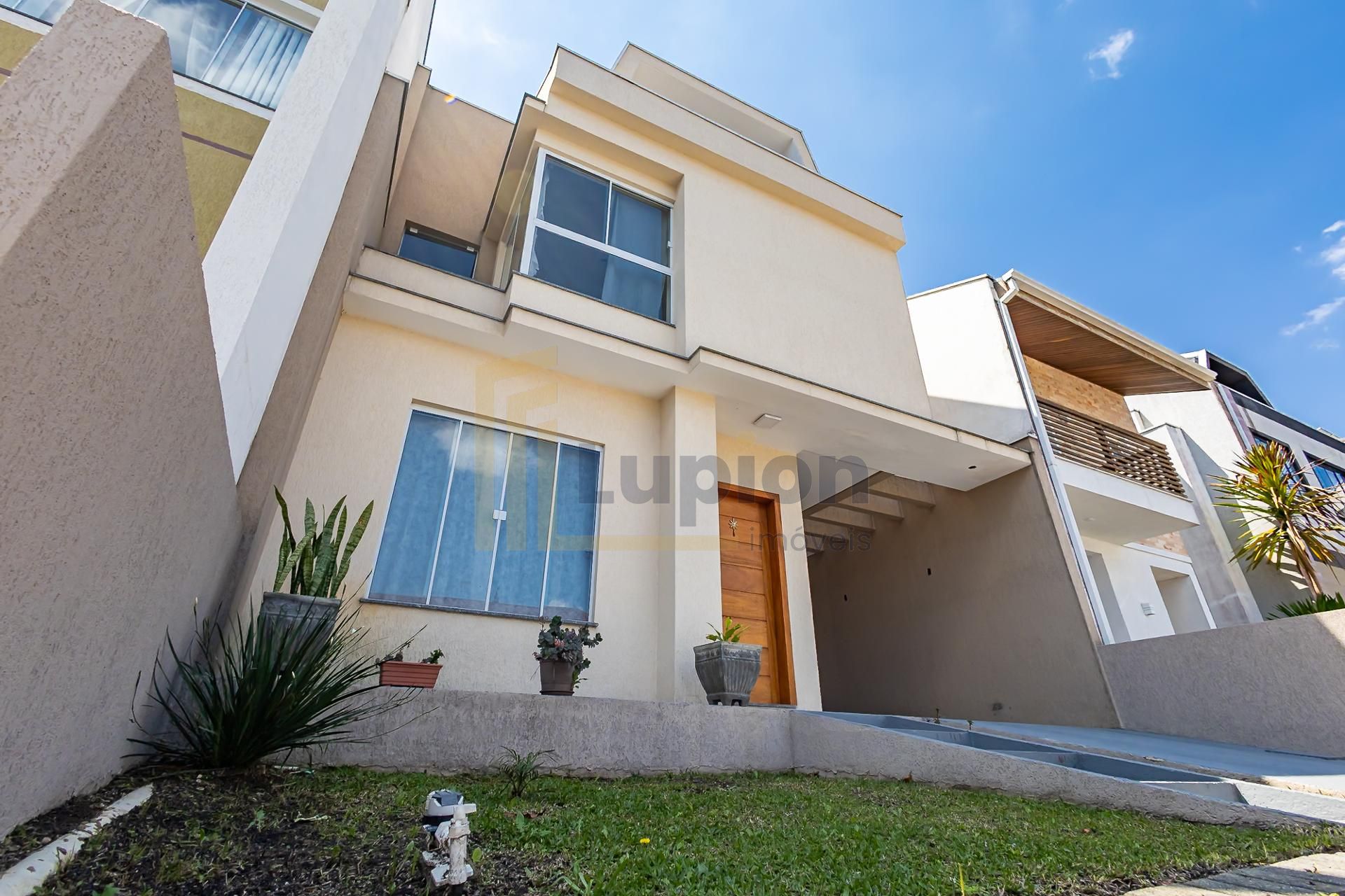 Sobrado à Venda no Vista Alegre em condomínio fechado - CURITI...