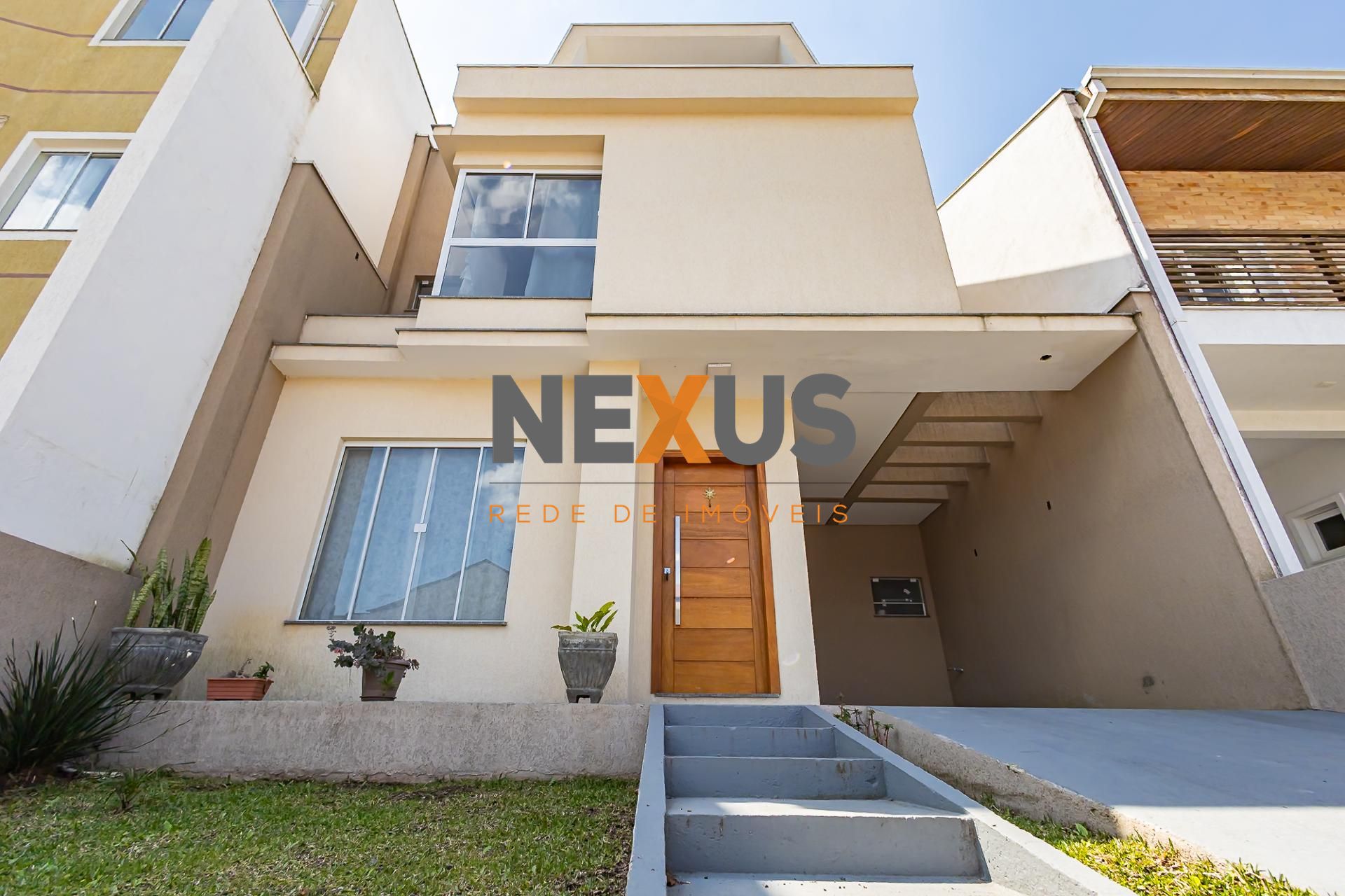 Sobrado à Venda no Vista Alegre em condomínio fechado - CURITI...