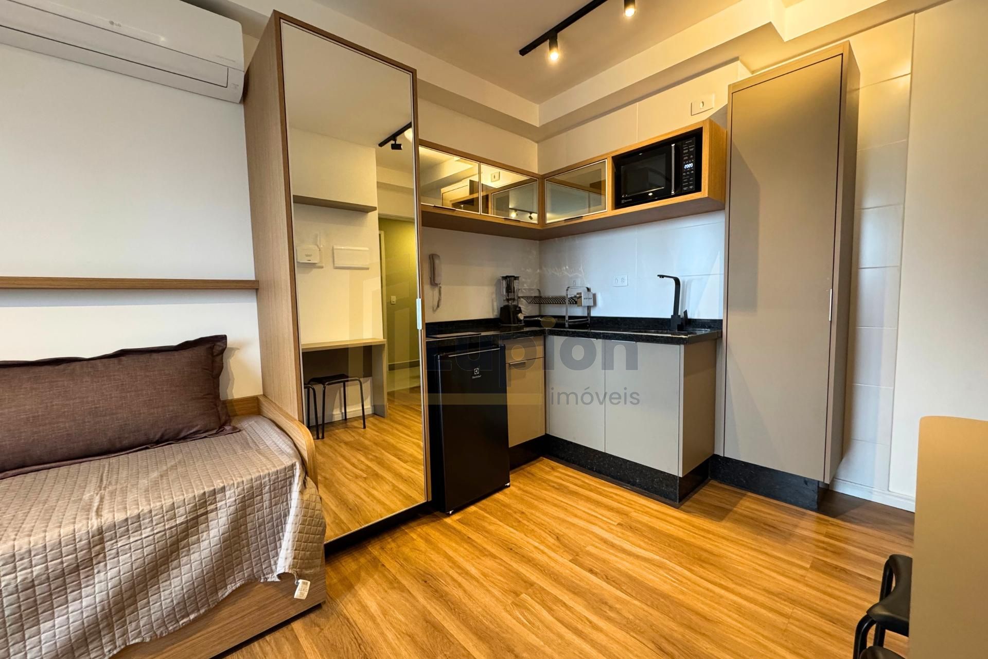 Apartamento Studio mobiliado e com sacada à venda no Centro - ...