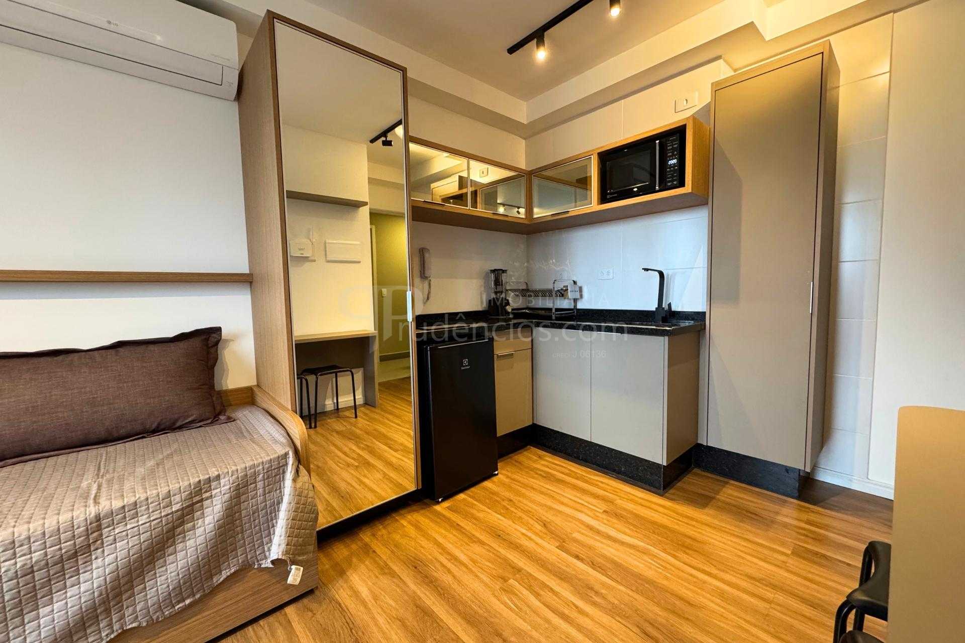 Apartamento Studio mobiliado e com sacada à venda no Centro - ...