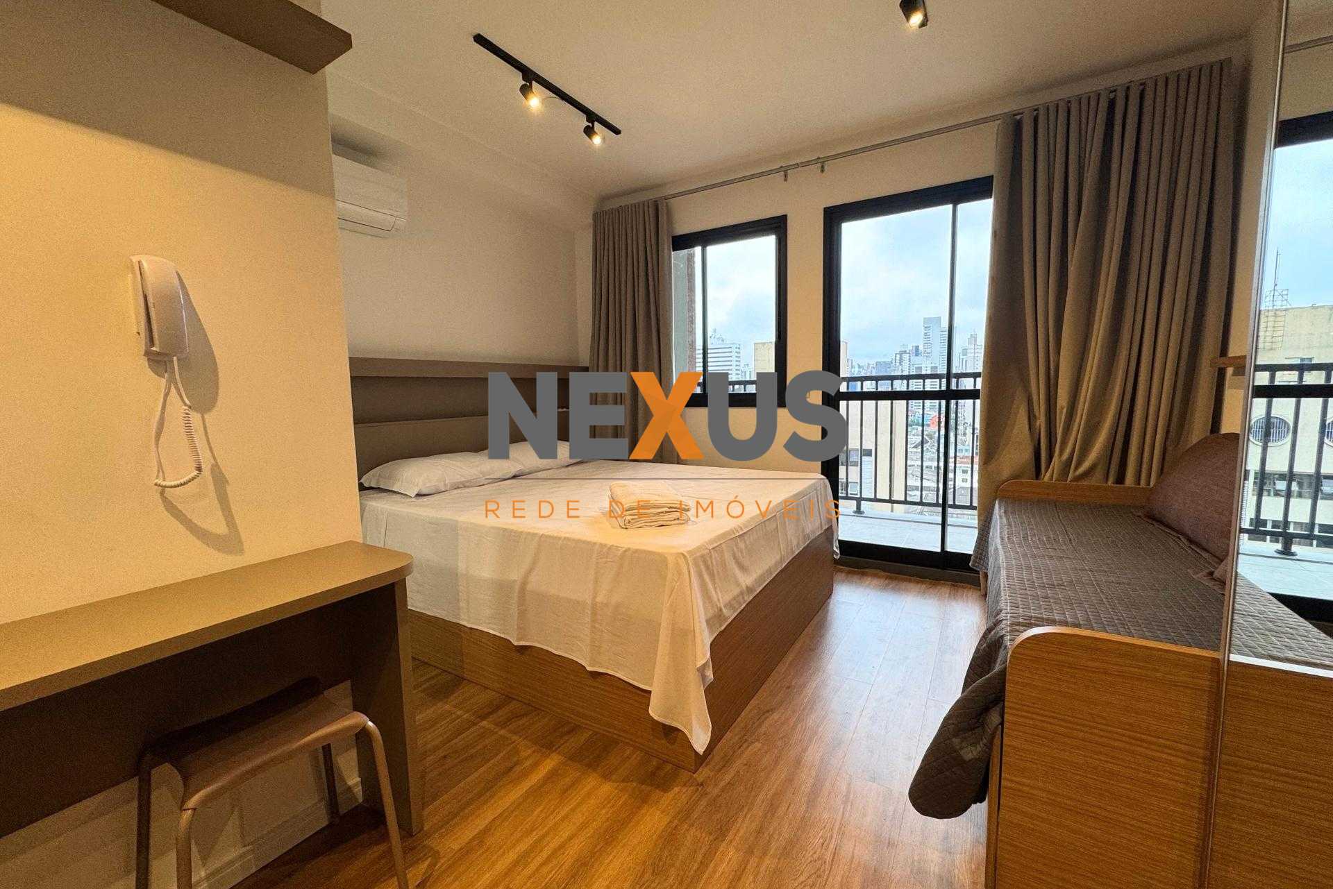 Apartamento Studio mobiliado e com sacada à venda no Centro - ...
