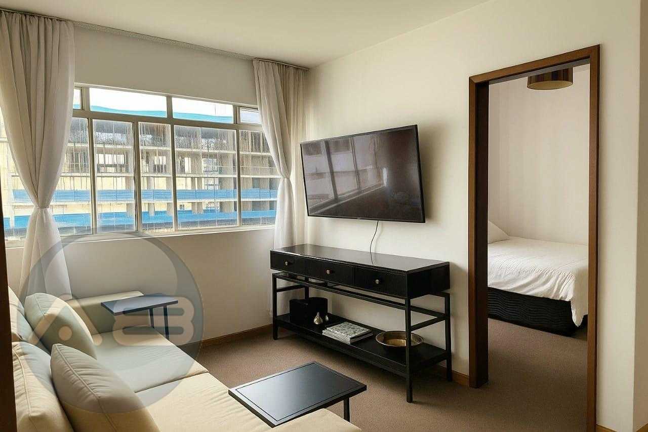 Apartamento ensolarado com vaga de garagem no Centro de Curitiba