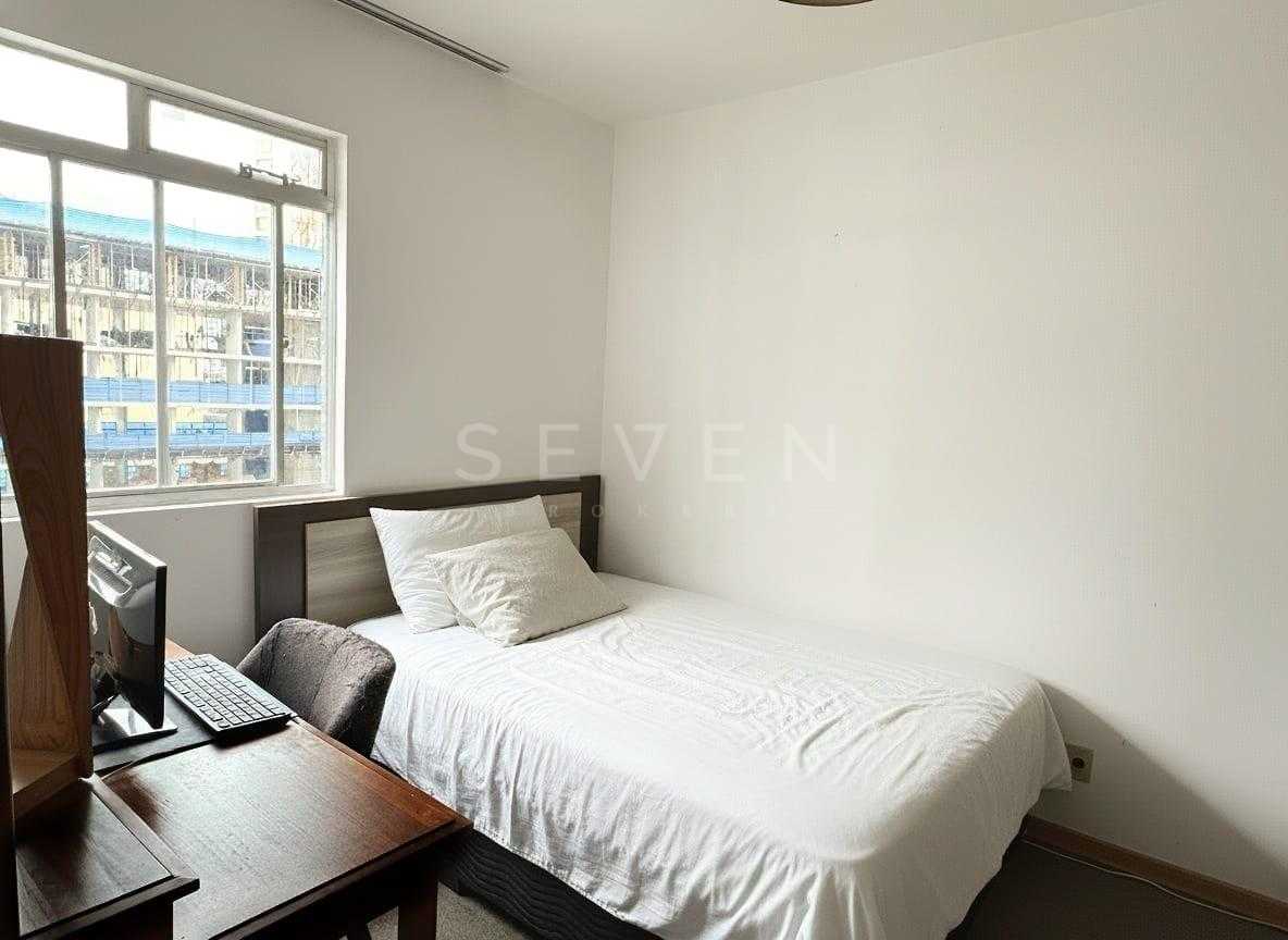 Apartamento ensolarado com vaga de garagem no Centro de Curitiba