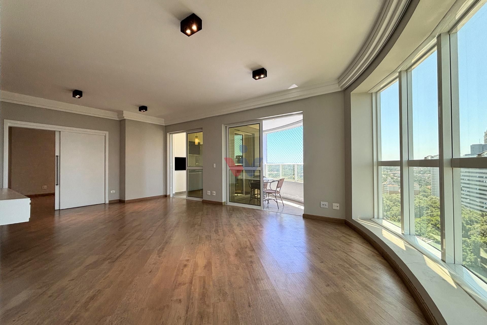 Apartamento com 4 quartos para locação no Ecoville - Curitiba PR