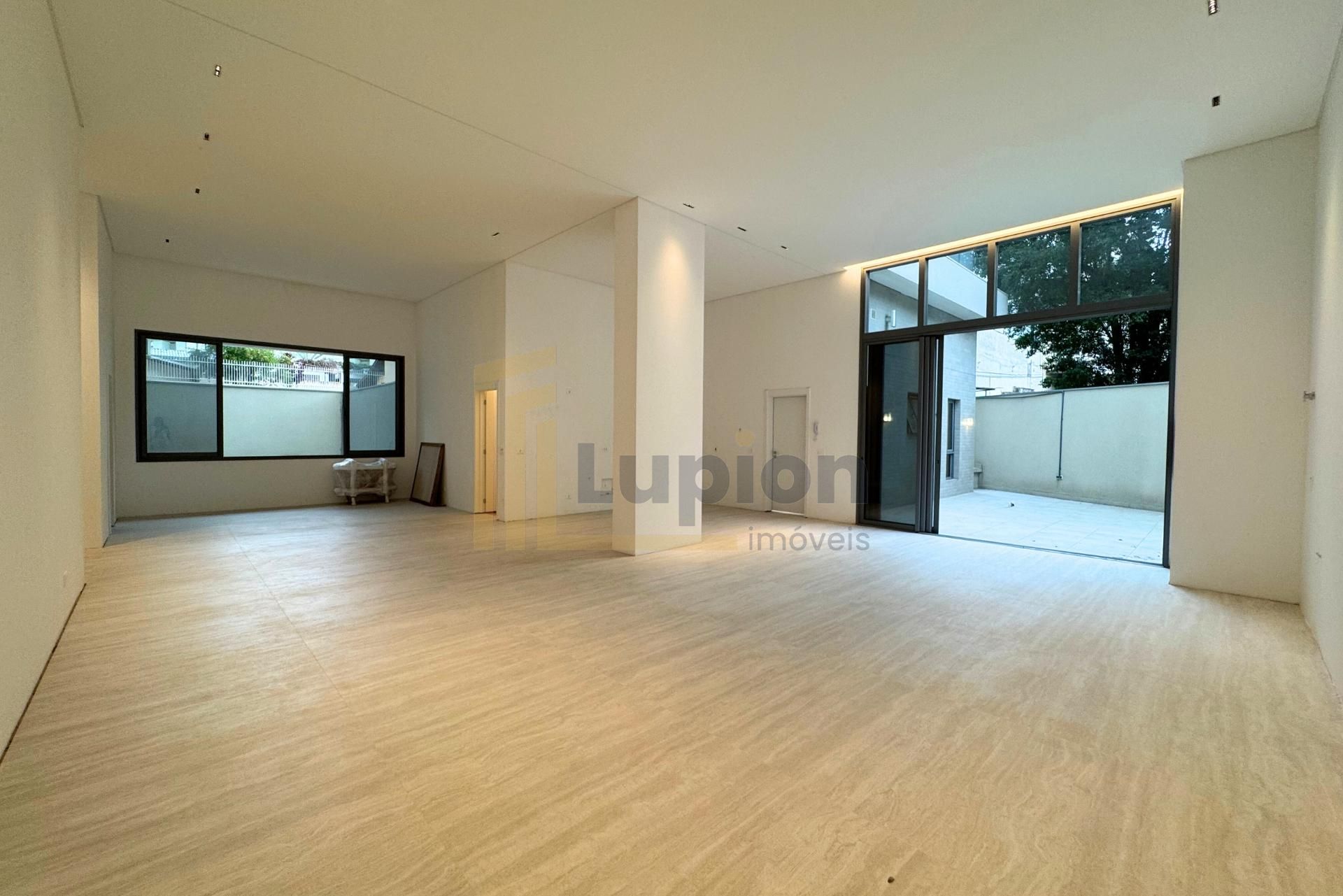 Apartamento garden à venda no Batel - 3 Suítes e 4 vagas de ga...