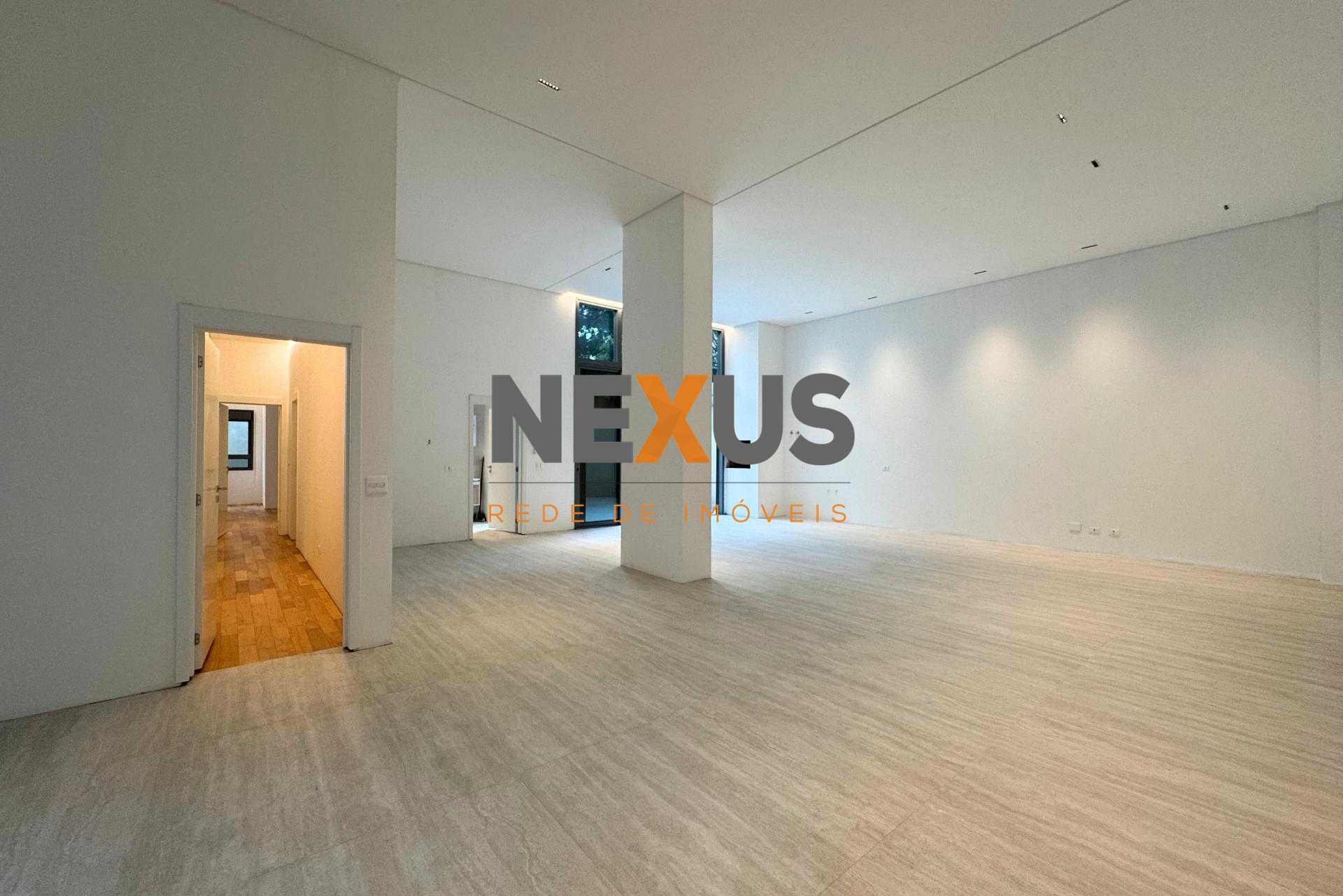 Apartamento garden à venda no Batel - 3 Suítes e 4 vagas de ga...