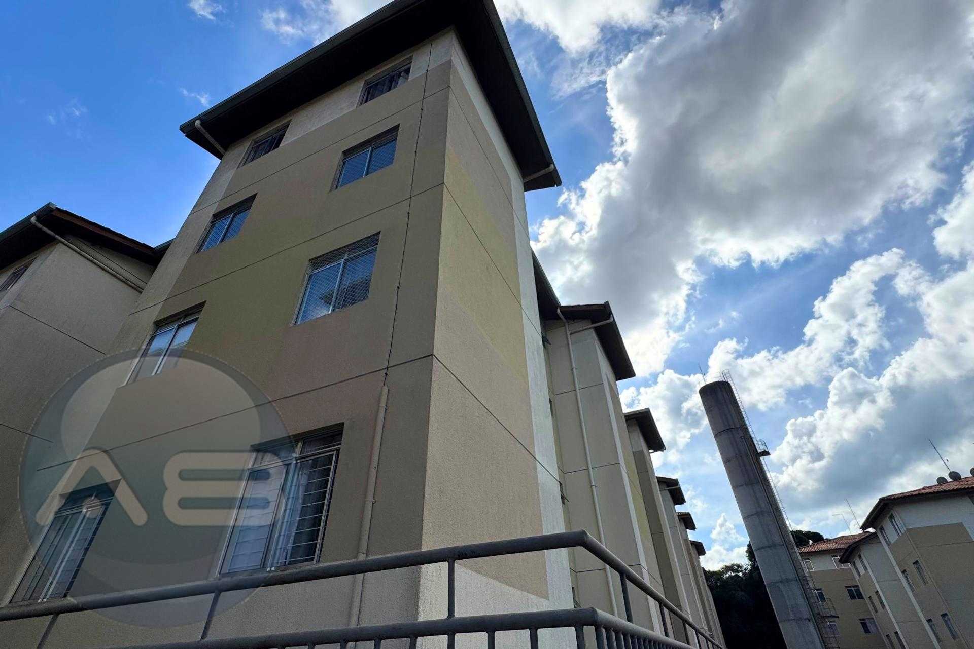 Apartamento 2 quartos t?rreo no Santa C?ndida com vaga | Curitiba