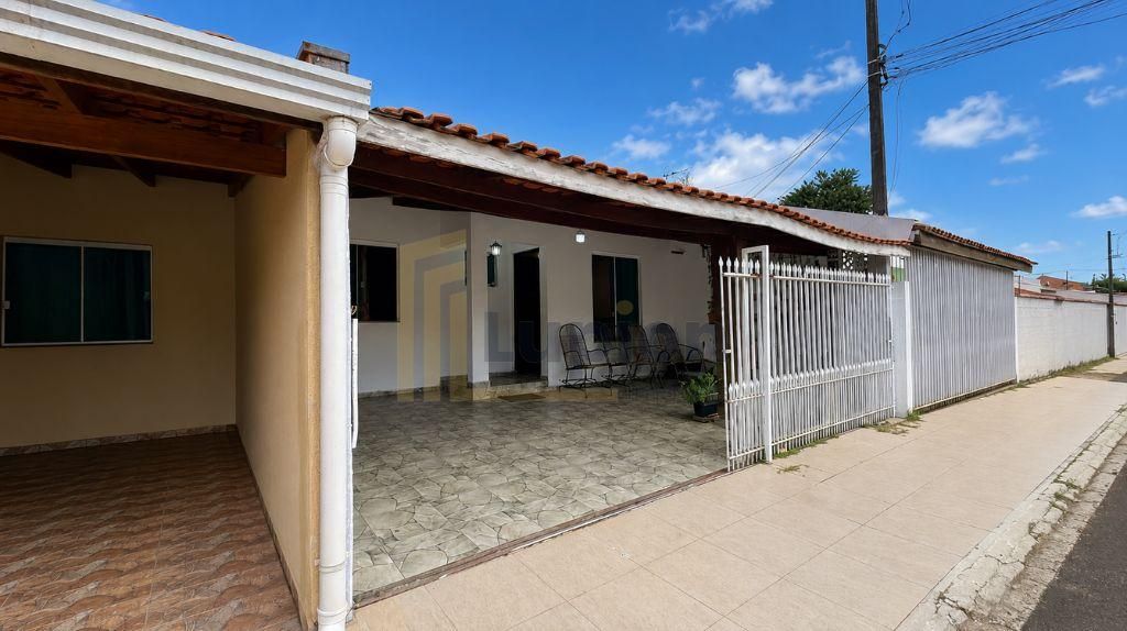 Casa em condomínio fechado no Alto Boqueirão com 124m² por R$ ...