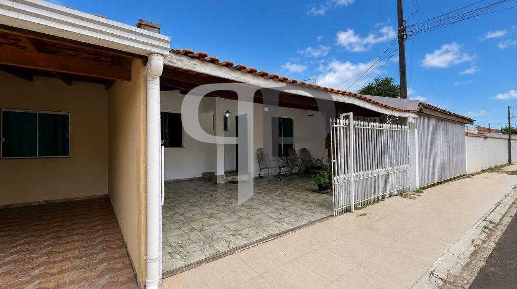Casa em condomínio fechado no Alto Boqueirão com 124m² por R$ ...