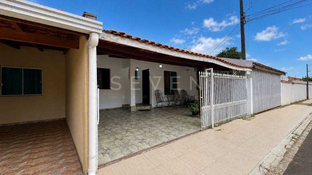 Casa em condomínio fechado no Alto Boqueirão com 124m² por R$ ...