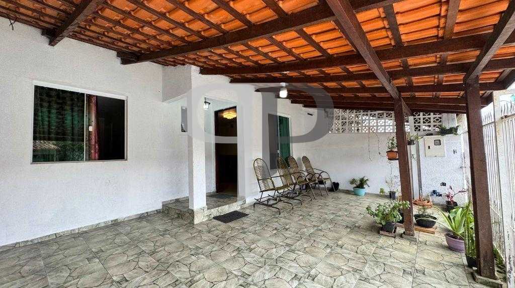 Casa em condomínio fechado no Alto Boqueirão com 124m² por R$ ...