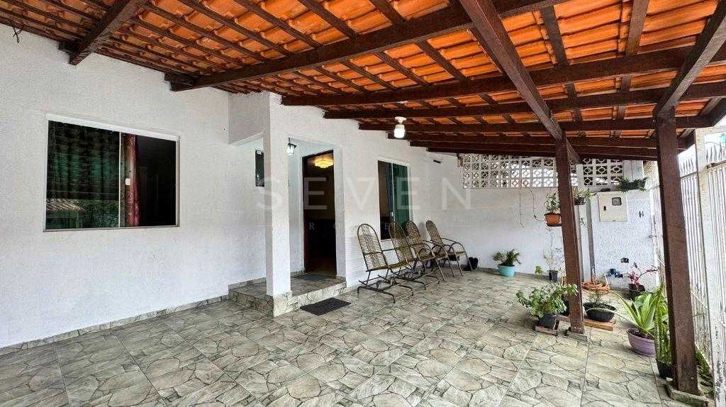 Casa em condomínio fechado no Alto Boqueirão com 124m² por R$ ...