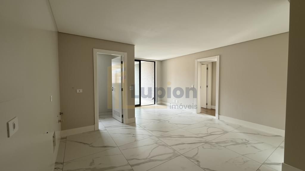 Apto à venda na Av. Souza Naves 3Q - 95,25m², 2 vagas + depósi...