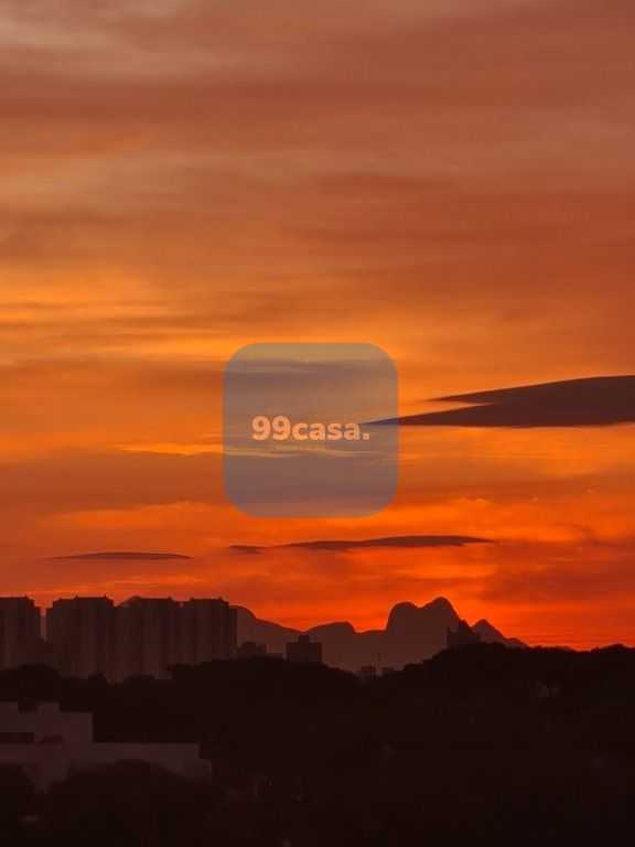 Cobertura mobiliada com 3 quartos no Água Verde em Curitiba PR