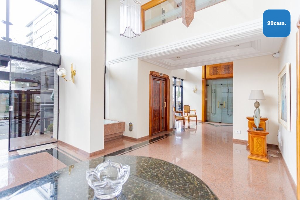 Apartamento à venda no Batel com 4 quartos, incluindo 2 suítes...