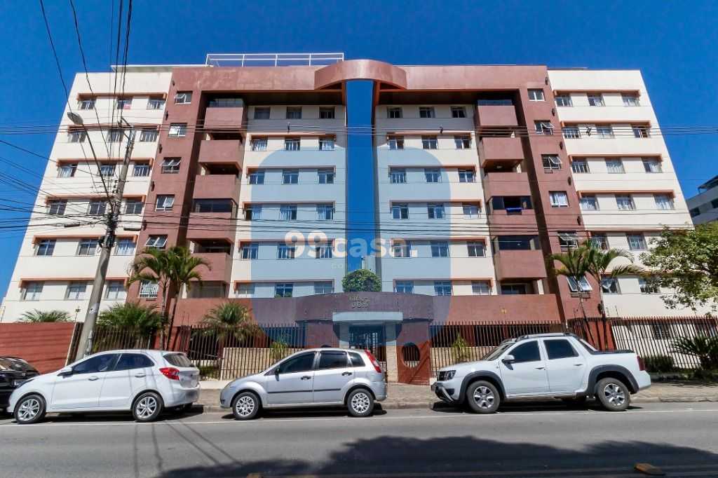 Cobertura mobiliada com 3 quartos no Água Verde em Curitiba PR