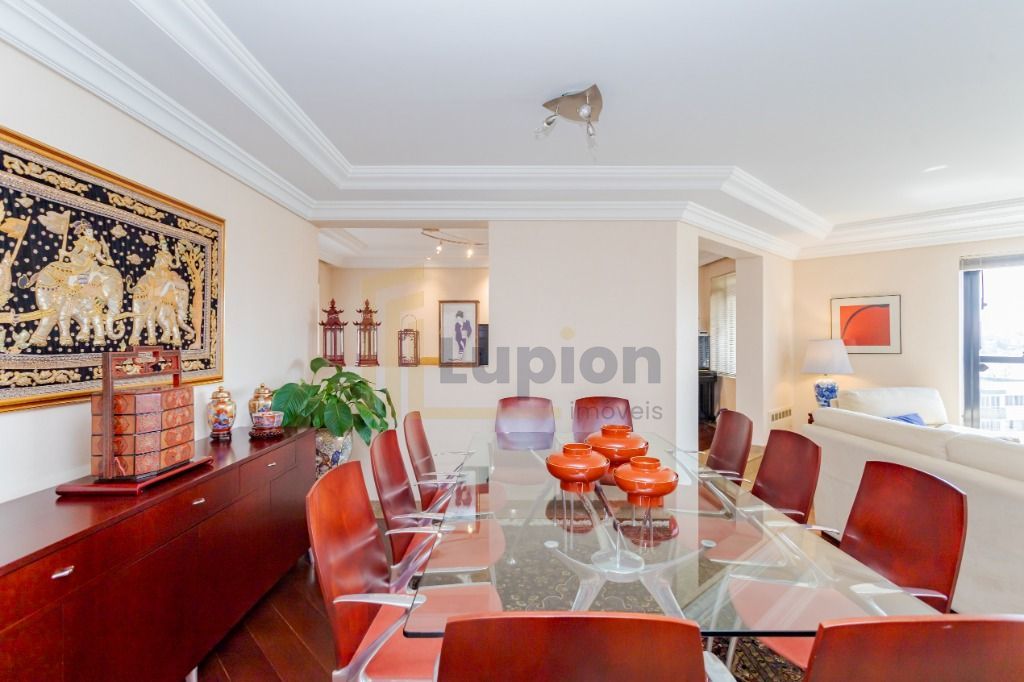 Apartamento à venda no Batel com 4 quartos, incluindo 2 suítes...