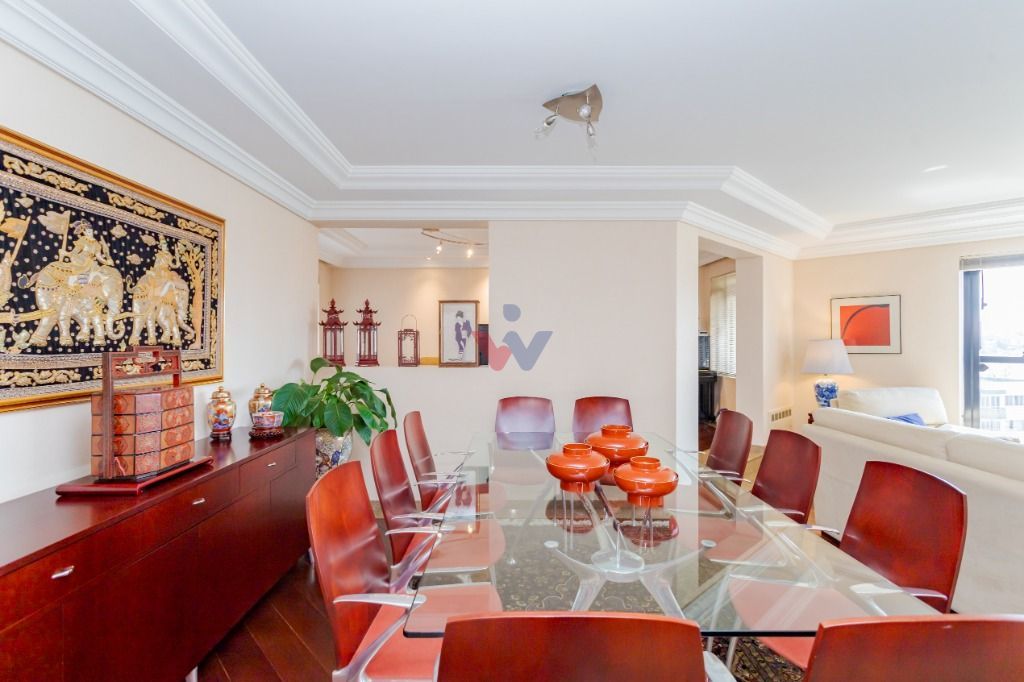 Apartamento à venda no Batel com 4 quartos, incluindo 2 suítes...