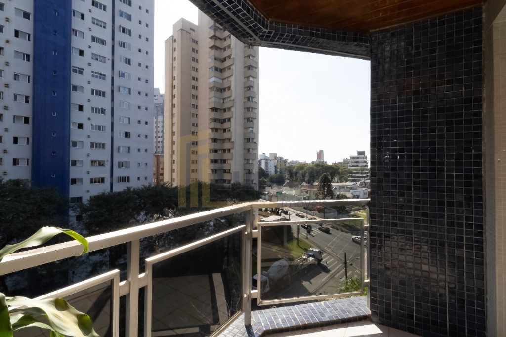 Apartamento com 3 suítes à venda no Água Verde - Curitiba PR