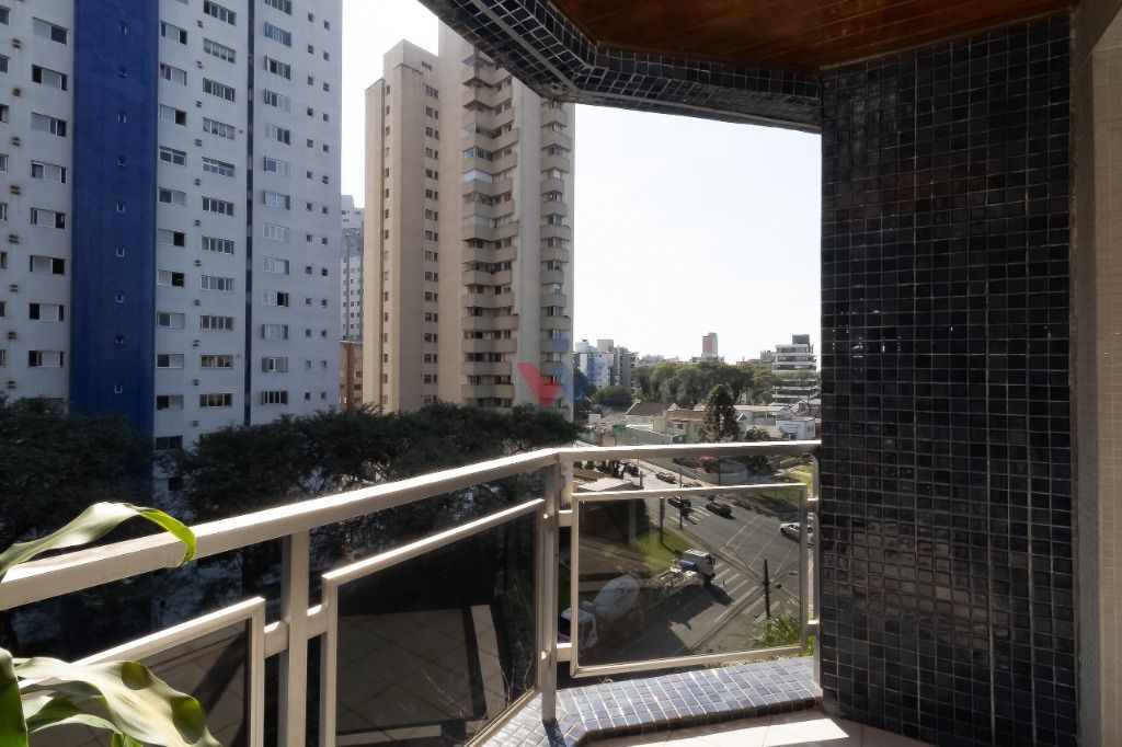 Apartamento com 3 suítes à venda no Água Verde - Curitiba PR