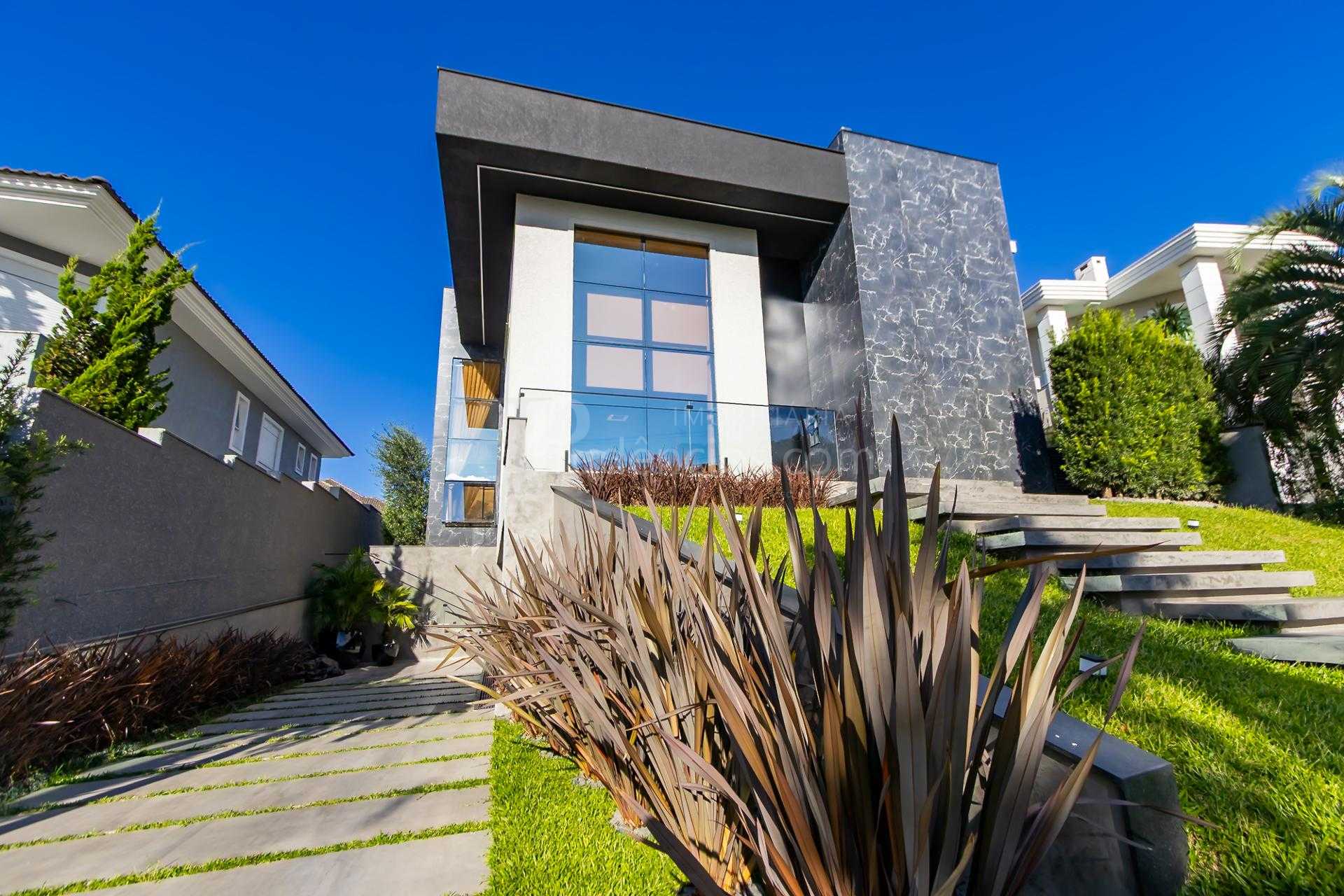 Casa 4 Quartos e 6 banheiros à Venda no Alphaville Pinheiros, ...