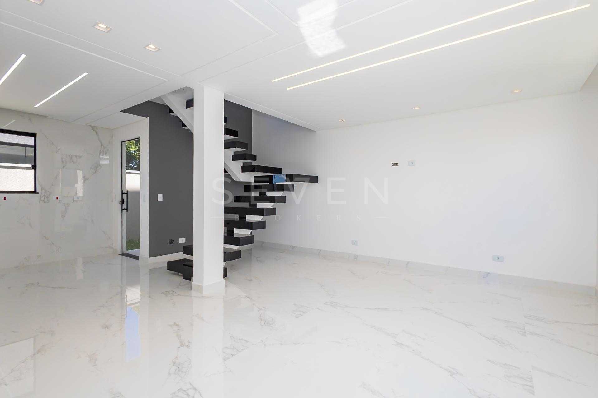 Lindo sobrado triplex, 104m  por R  680000 .- Bairro Alto - Cu...