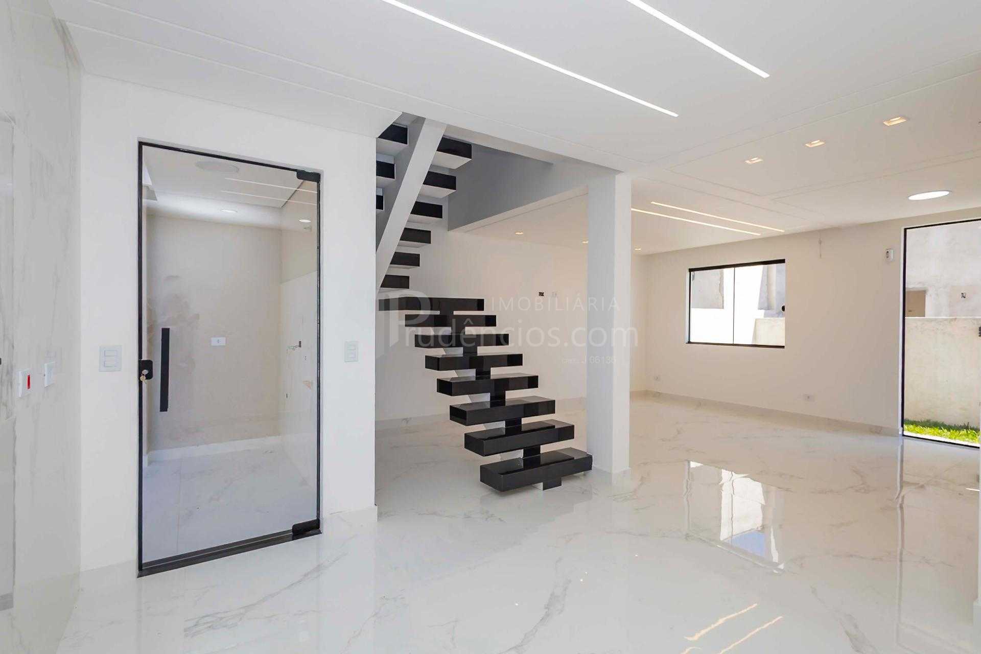 Lindo sobrado triplex, 104m  por R  680000 .- Bairro Alto - Cu...