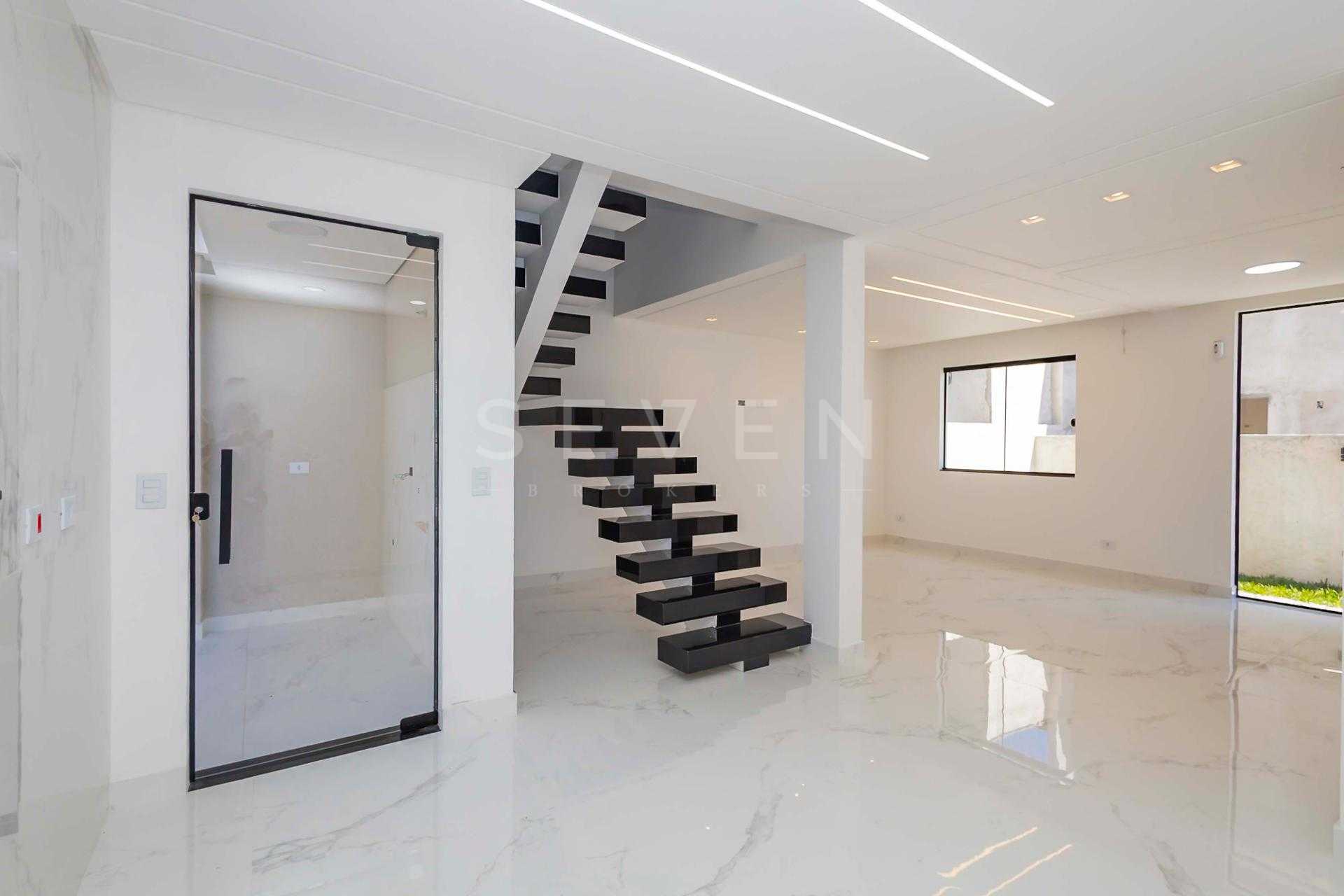 Lindo sobrado triplex, 104m  por R  680000 .- Bairro Alto - Cu...