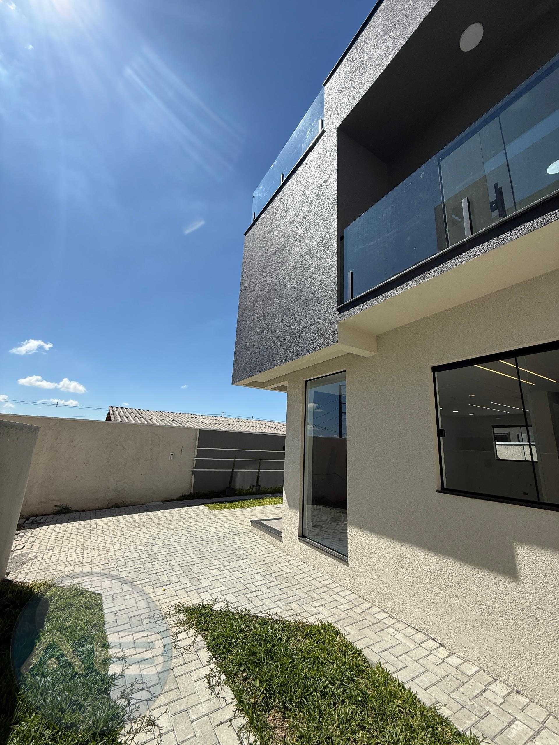 Lindo sobrado triplex, 104m  por R  680000 .- Bairro Alto - Cu...