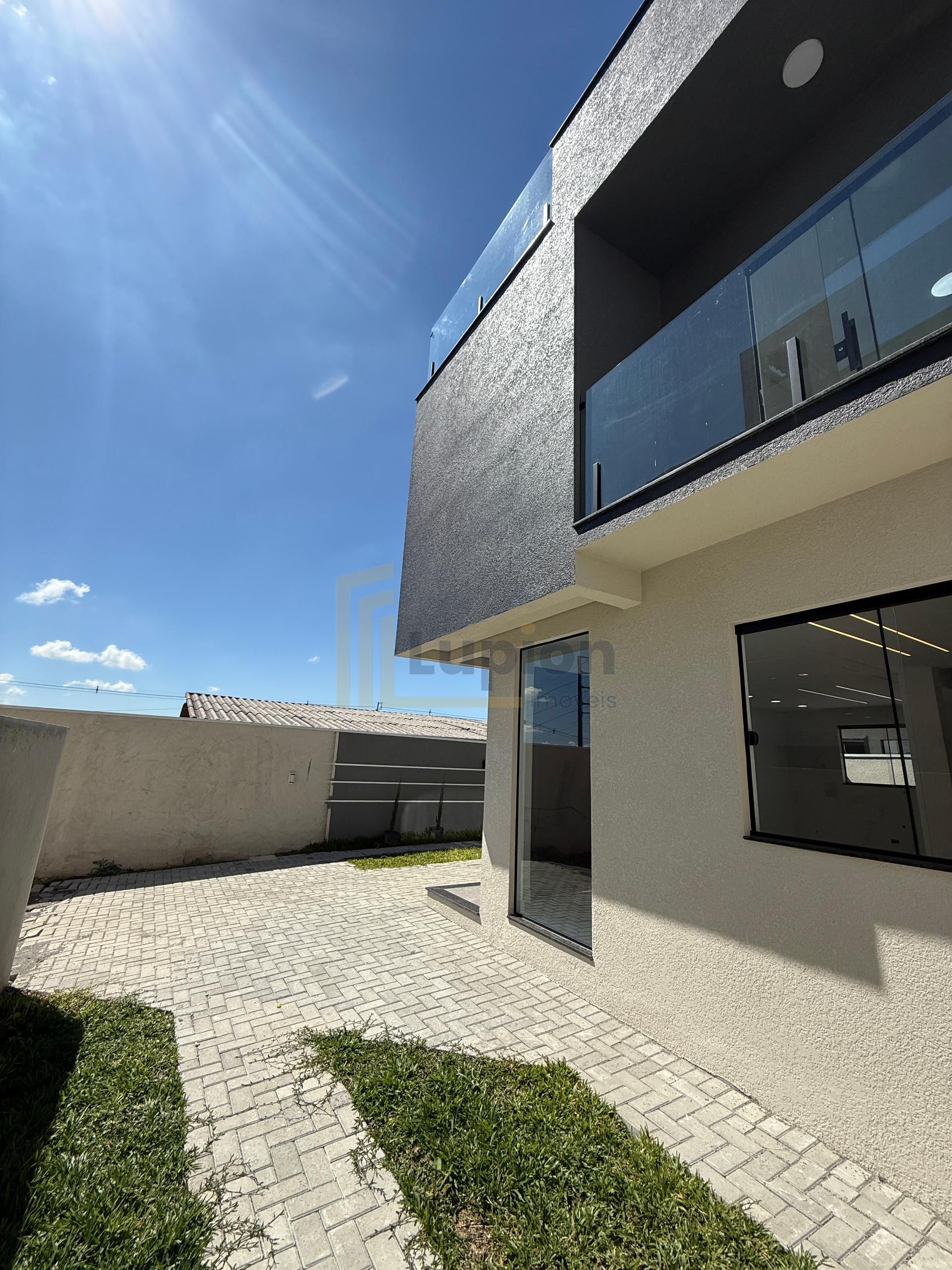 Lindo sobrado triplex, 104m  por R  680000 .- Bairro Alto - Cu...