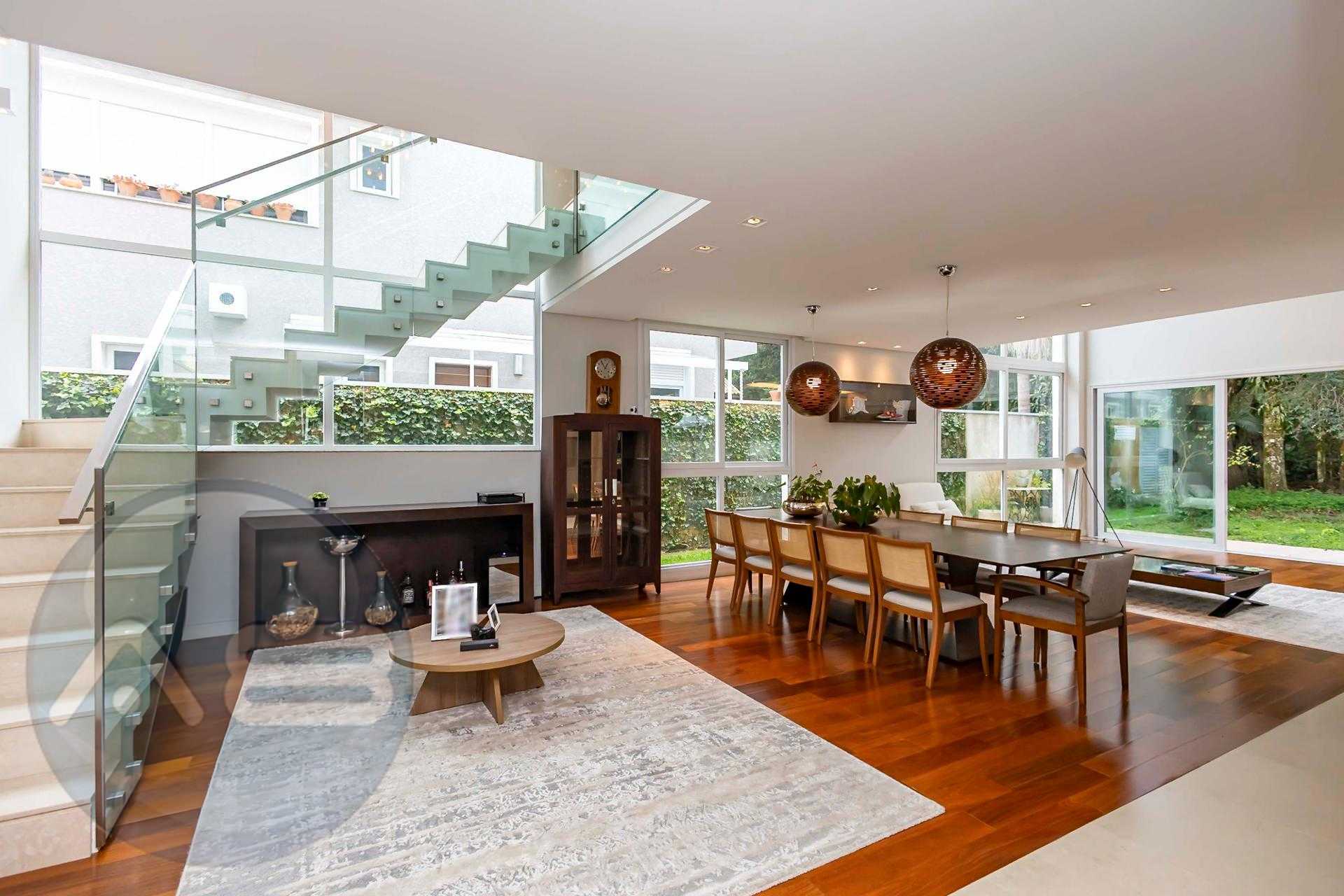 Casa à Venda, Cond. Pinewoods, 4 quartos e acesso direto ao Bo...