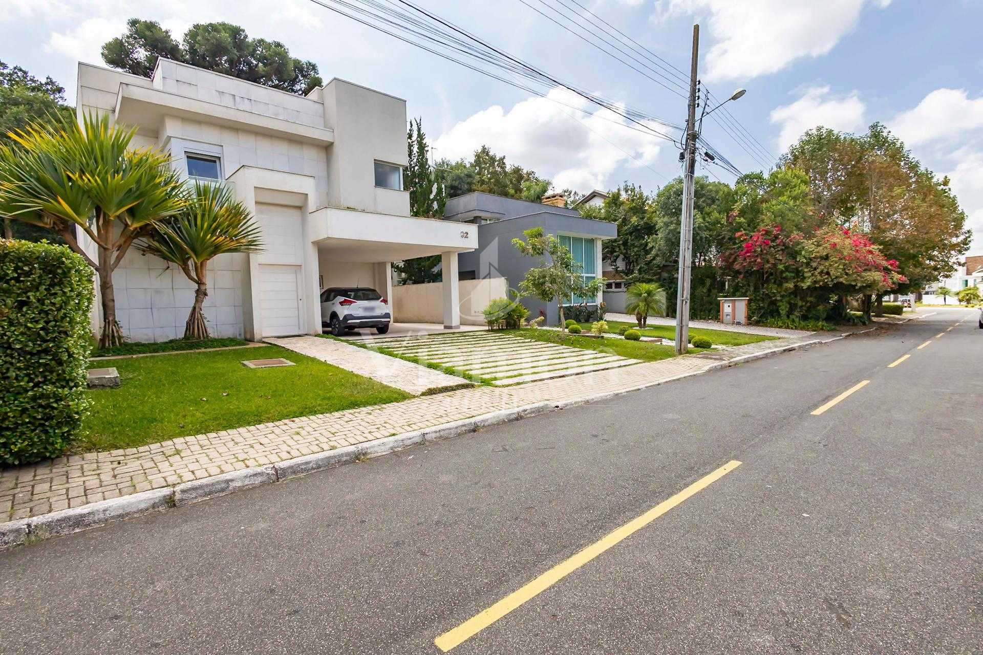 Casa à Venda, Cond. Pinewoods, 4 quartos e acesso direto ao Bo...