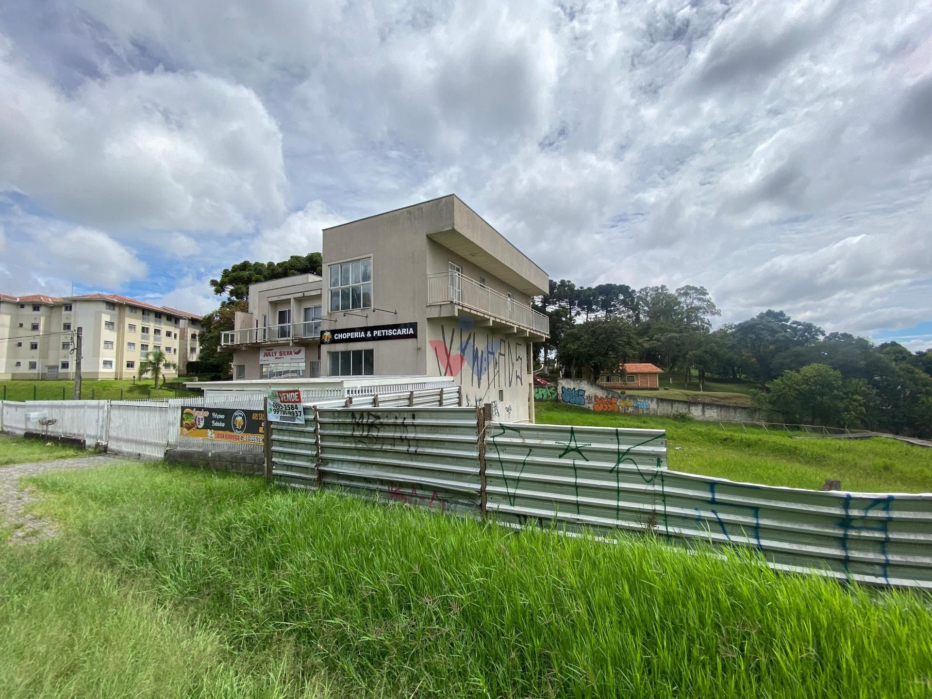 Excelente terreno ZR2 de esquina entre Santa Candida e Atuba