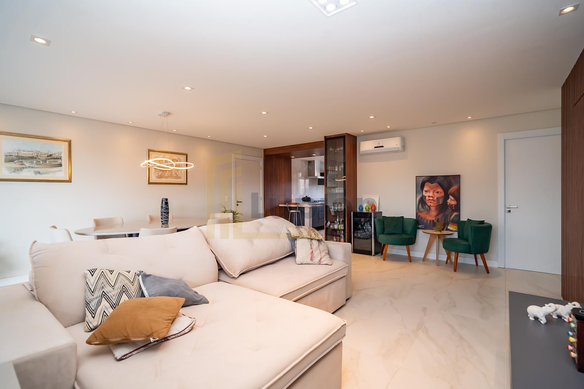 Apartamento com 3 dormitórios à venda  no bairro Ahú - CURITIB...