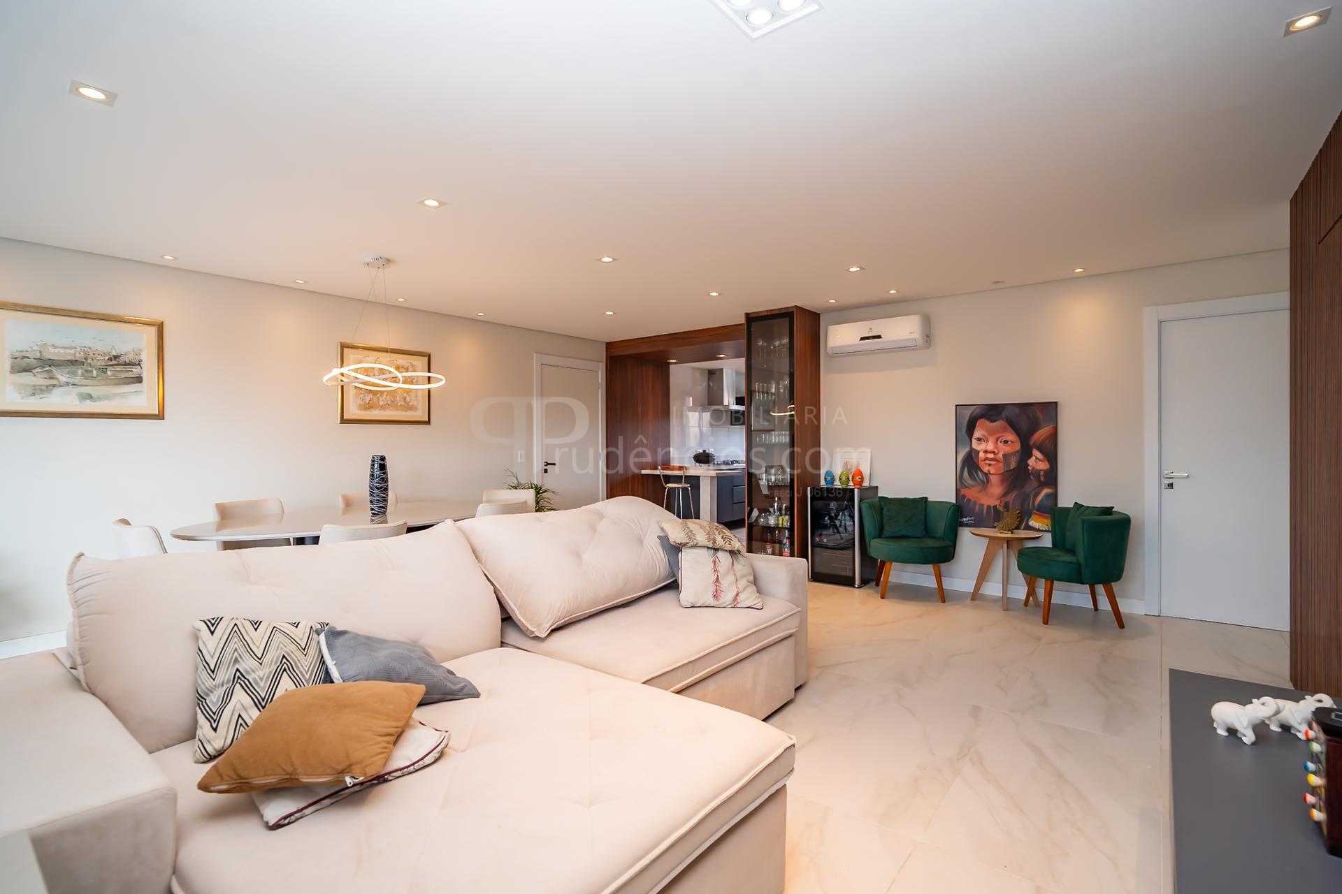 Apartamento com 3 dormitórios à venda  no bairro Ahú - CURITIB...