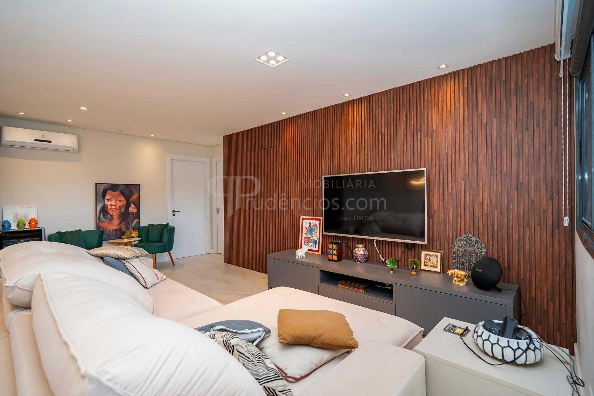 Apartamento com 3 dormitórios à venda  no bairro Ahú - CURITIB...