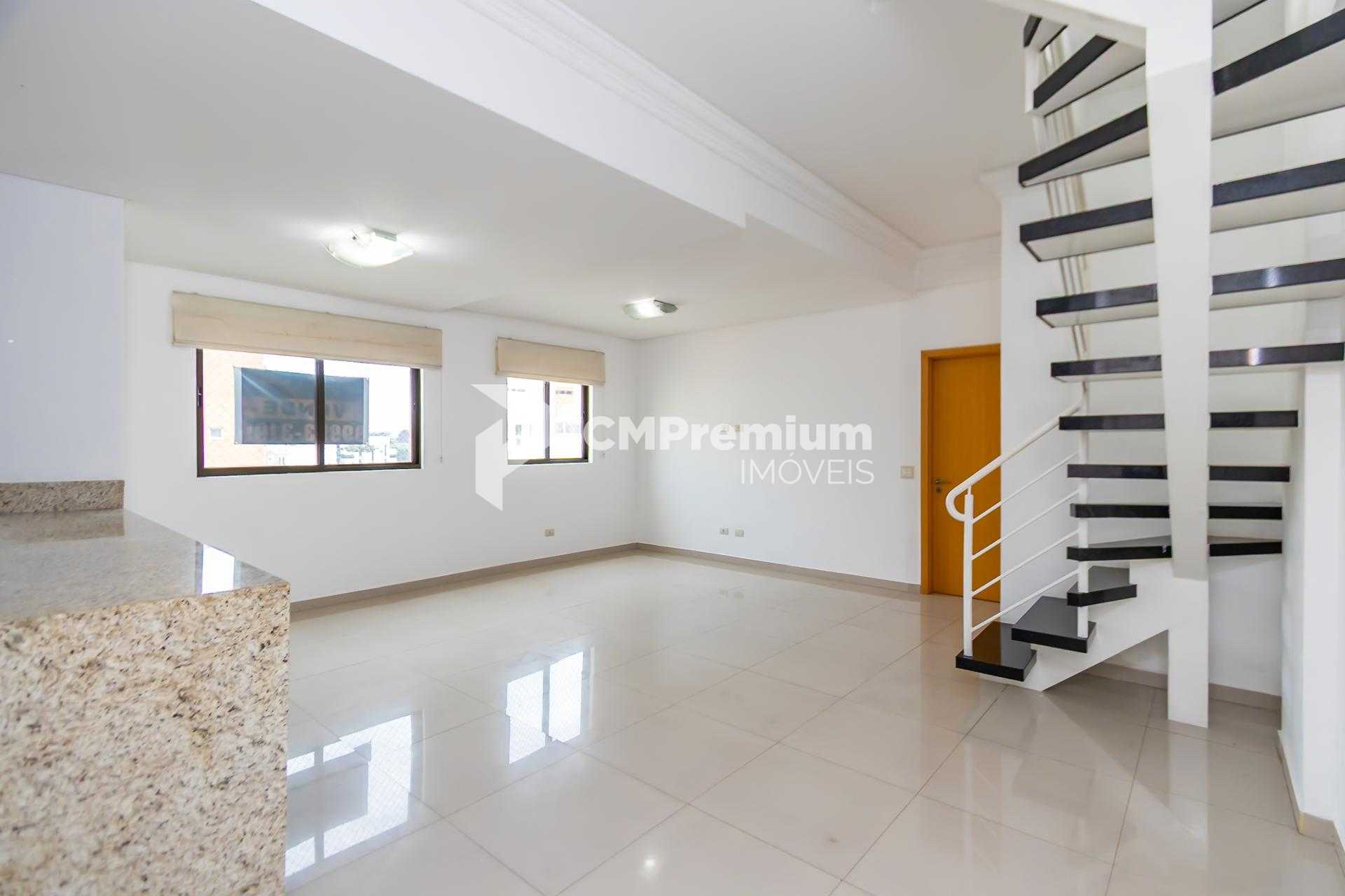 Linda cobertura a poucos passos do Jardim Botânico de Curitiba.