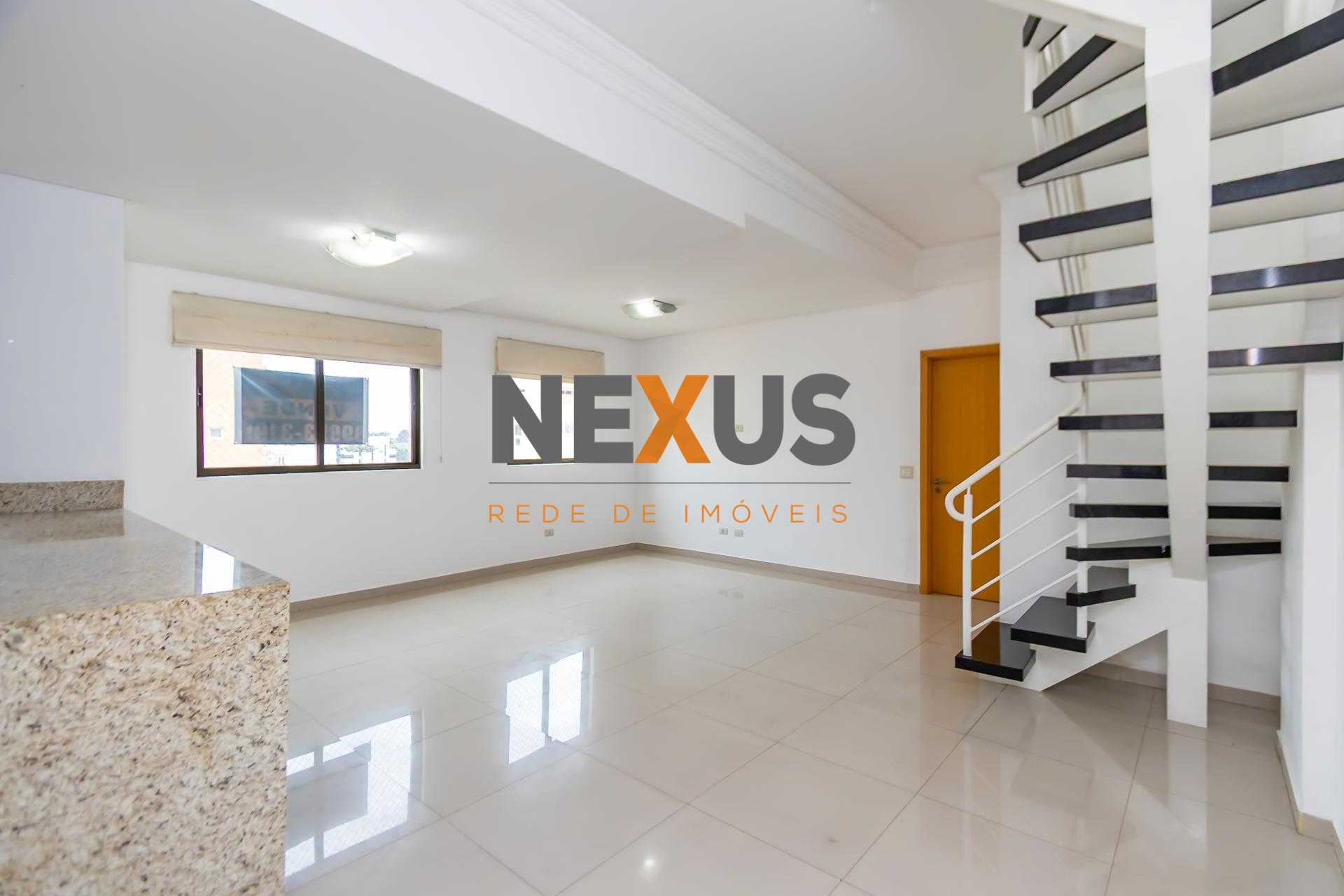 Linda cobertura a poucos passos do Jardim Botânico de Curitiba.