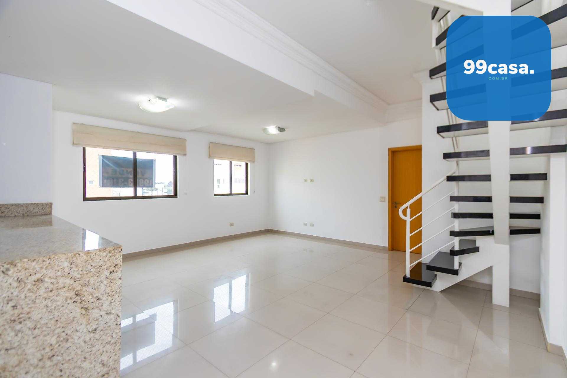 Linda cobertura a poucos passos do Jardim Botânico de Curitiba.