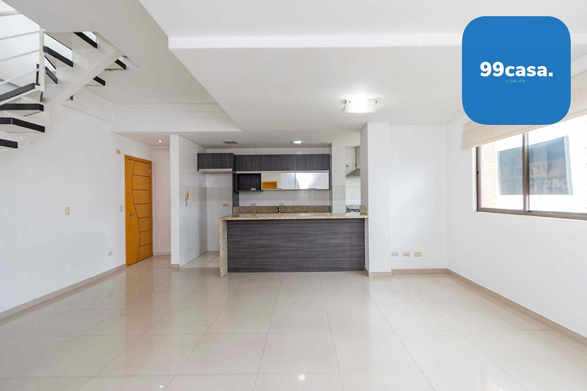 Linda cobertura a poucos passos do Jardim Botânico de Curitiba.