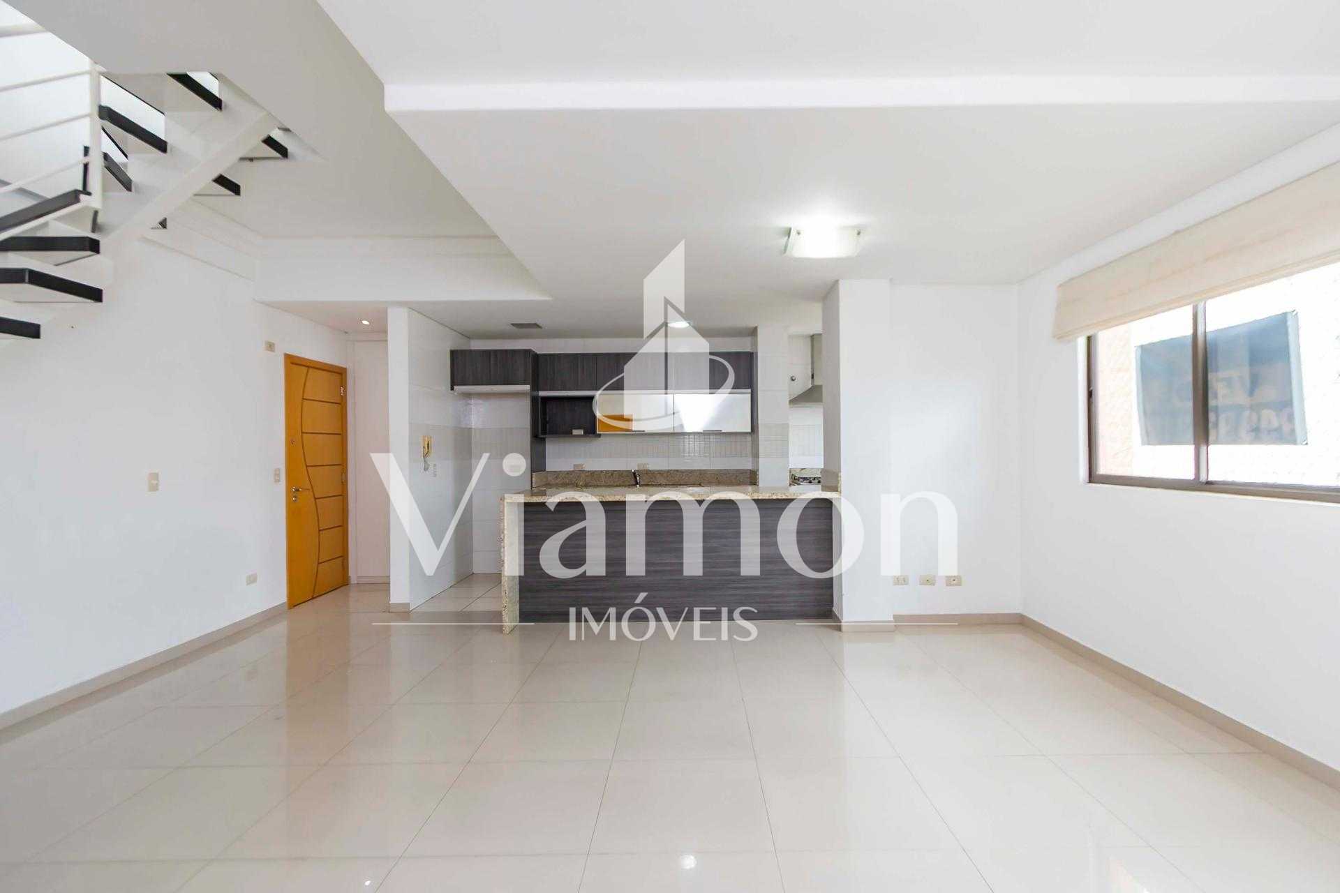 Linda cobertura a poucos passos do Jardim Botânico de Curitiba.