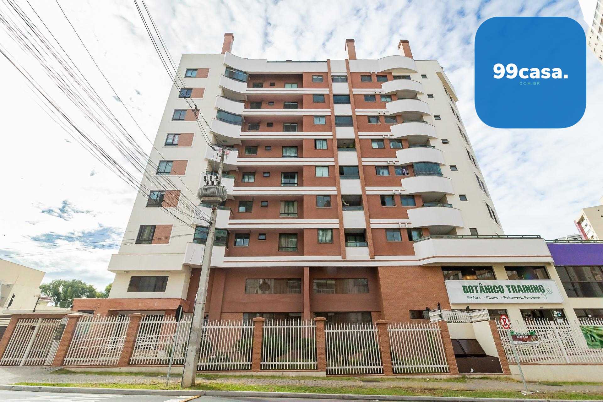 Linda cobertura a poucos passos do Jardim Botânico de Curitiba.