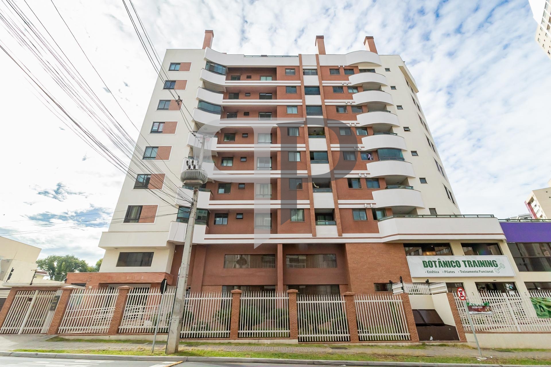 Linda cobertura a poucos passos do Jardim BotÃ¢nico de Curitiba.